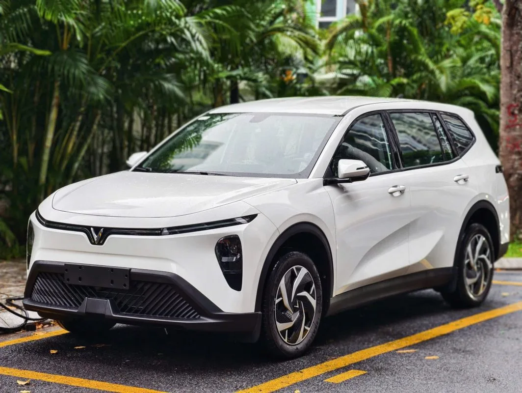 vinhxdcom vinfastlimogreen 7 Vinfast Limo Green